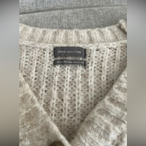 Urban Outfitters Cropped Cardigan - Picture 2 of 4